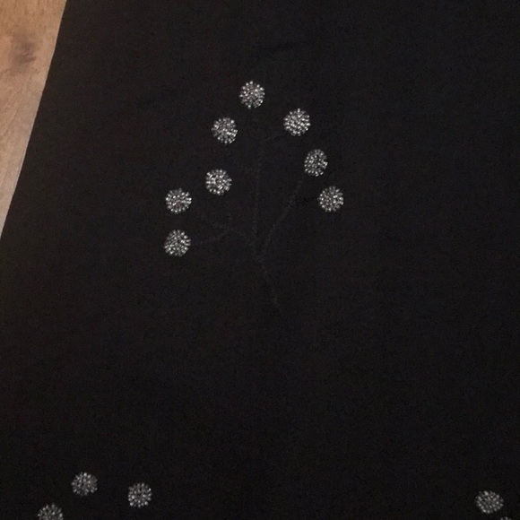 Black chiffon skirt with embroidered flowers - Picture 2 of 3
